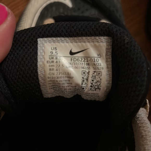 Men’s 9 1/2 Nike react spikes / cleats - Picture 6 of 6